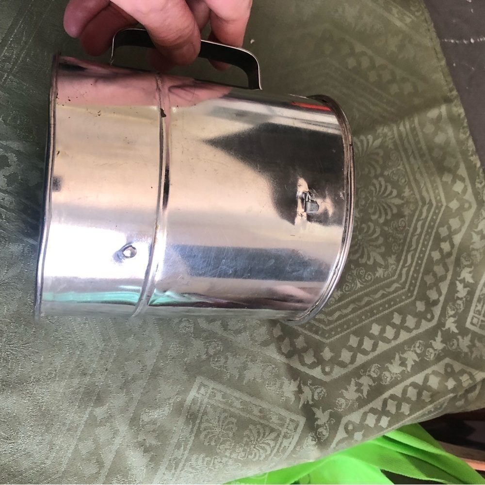 Single flour sifter in great shape- used to aerate flour, remove debris- used